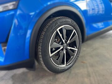 Nissan Qashqai DIG-T 140 mHEV Tekna 4x2 103 kW (140 CV) Magnetic Blue con Techo Midnight Black (metalizado)
