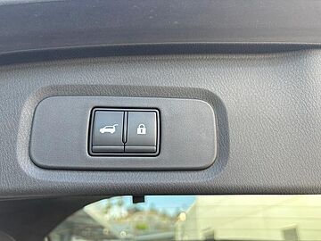 Nissan Qashqai DIG-T 158 MHEV Tekna+ Xtronic 116 kW (158 CV) Lunar White con Techo Midnight Black (metalizado)