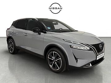 Nissan Qashqai DIG-T 140 mHEV Tekna 4x2 103 kW (140 CV) Katana Grey con Techo Midnight Black (metalizado)