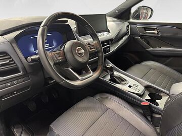 Nissan Qashqai DIG-T 140 mHEV Tekna 4x2 103 kW (140 CV) Katana Grey con Techo Midnight Black (metalizado)