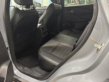 Nissan Qashqai DIG-T 140 mHEV Tekna 4x2 103 kW (140 CV) Katana Grey con Techo Midnight Black (metalizado)