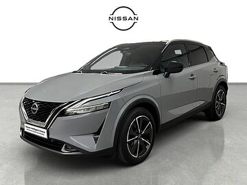 Nissan Qashqai DIG-T 140 mHEV Tekna 4x2 103 kW (140 CV) Katana Grey con Techo Midnight Black (metalizado)
