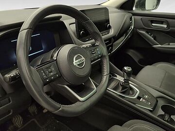 Nissan Qashqai DIG-T mHEV Premiere Edition 4x2 103 kW (140 CV) Lunar White con Techo Midnight Black (metalizado)