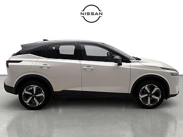 Nissan Qashqai DIG-T mHEV Premiere Edition 4x2 103 kW (140 CV) Lunar White con Techo Midnight Black (metalizado)
