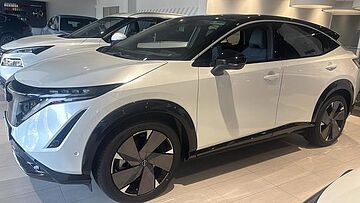 Nissan Ariya 87 kWh 4x2 Engage 178 kW (242 CV) FUJI WHITE + NINJA BLACK
