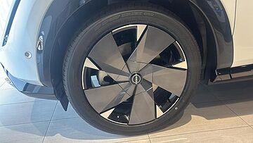 Nissan Ariya 87 kWh 4x2 Engage 178 kW (242 CV) FUJI WHITE + NINJA BLACK