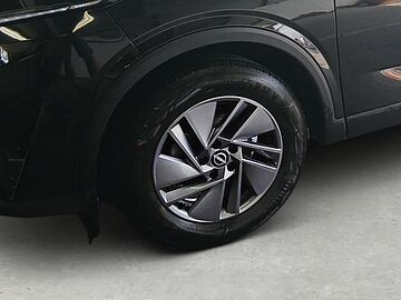 Nissan Qashqai DIG-T 140 mHEV Acenta 4x2 103 kW (140 CV) Ninja Black (metalizada)