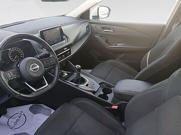 Nissan Qashqai DIG-T 140 mHEV Acenta 4x2 103 kW (140 CV) Sapporo White (sólido)