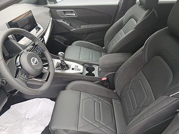 Nissan Qashqai DIG-T 140 mHEV N-Design 103 kW (140 CV) Katana Grey + Techo Black (metalizado)